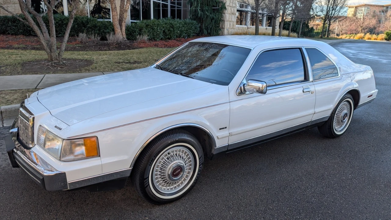 1990 Lincoln Continental Mark VII - Image 13 of 21