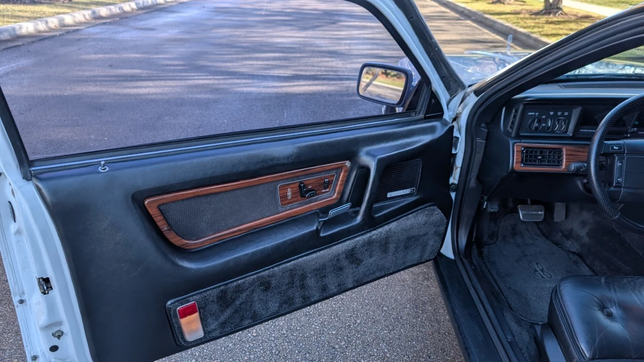 1990 Lincoln Continental Mark VII - Image 18 of 21
