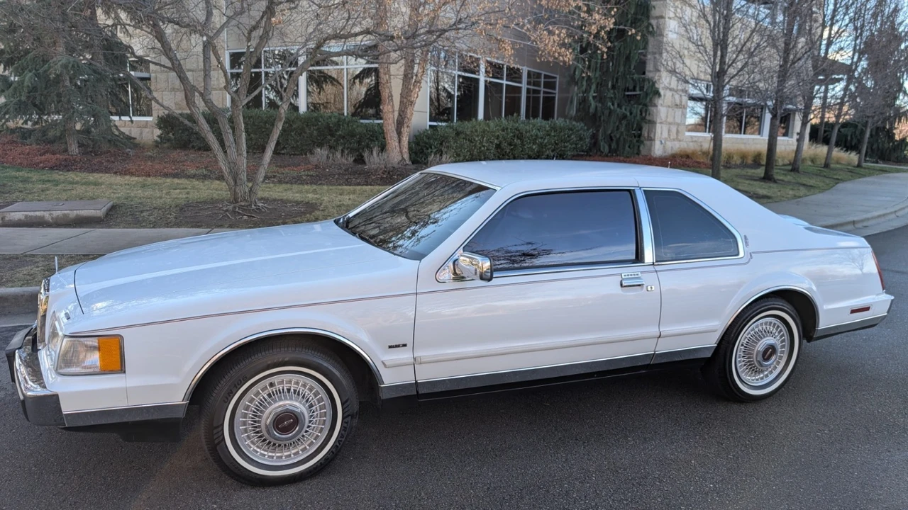 1990 Lincoln Continental Mark VII - Image 12 of 21