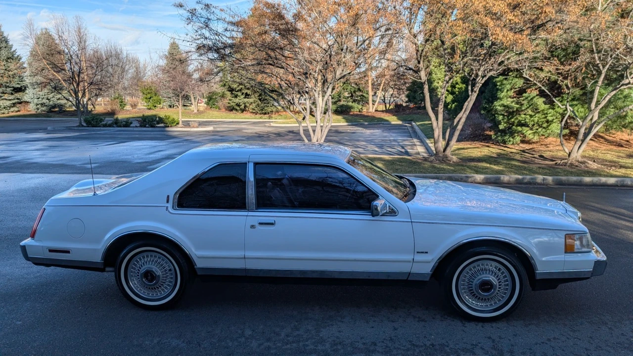 1990 Lincoln Continental Mark VII - Image 2 of 21