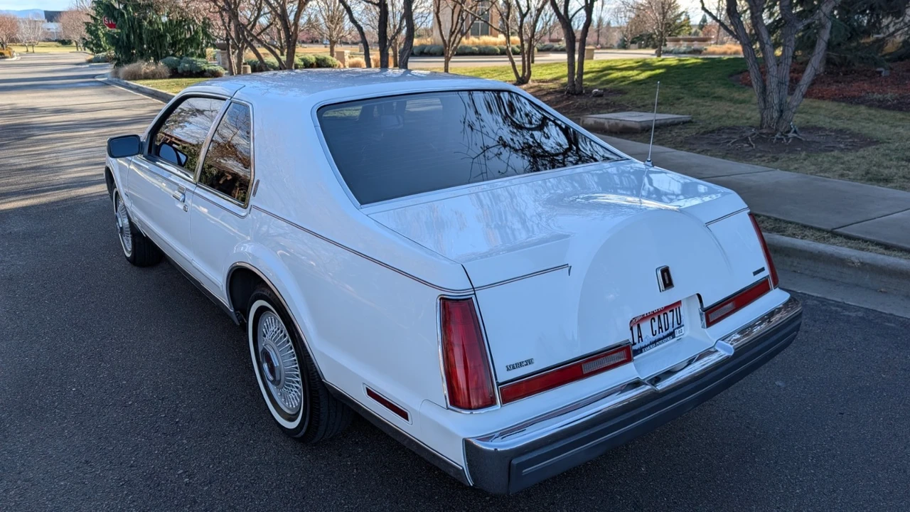 1990 Lincoln Continental Mark VII - Image 8 of 21