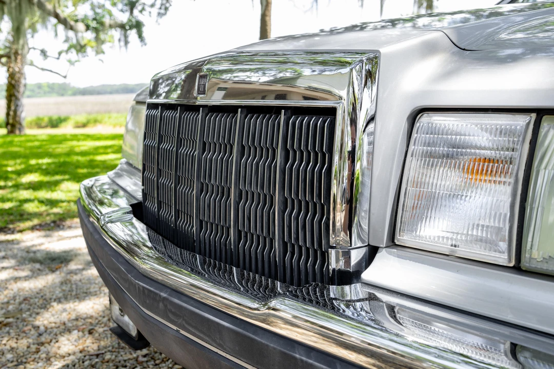 1990 Lincoln Continental Mark VII - Image 22 of 31