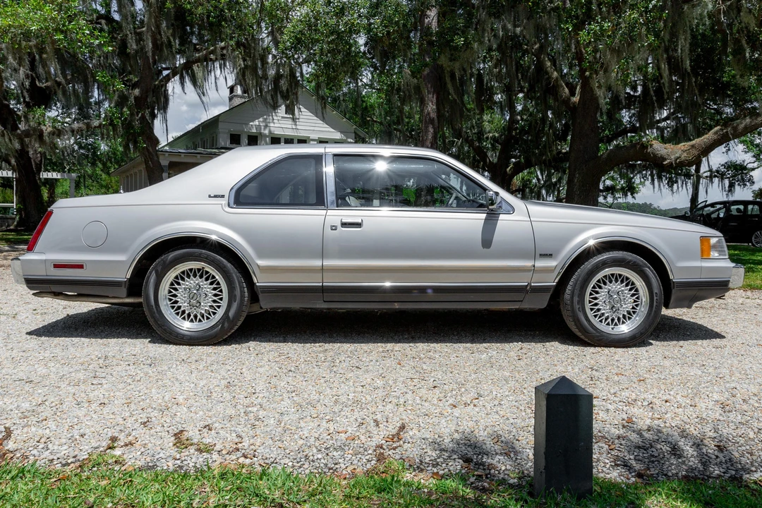 1990 Lincoln Continental Mark VII - Image 3 of 31
