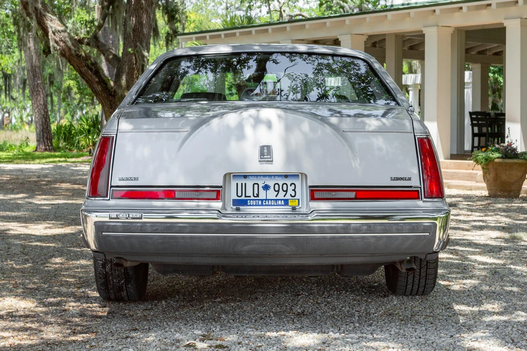 1990 Lincoln Continental Mark VII - Image 11 of 31