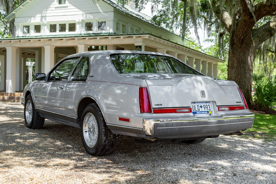 1990 Lincoln Continental Mark VII - Image 10 of 31