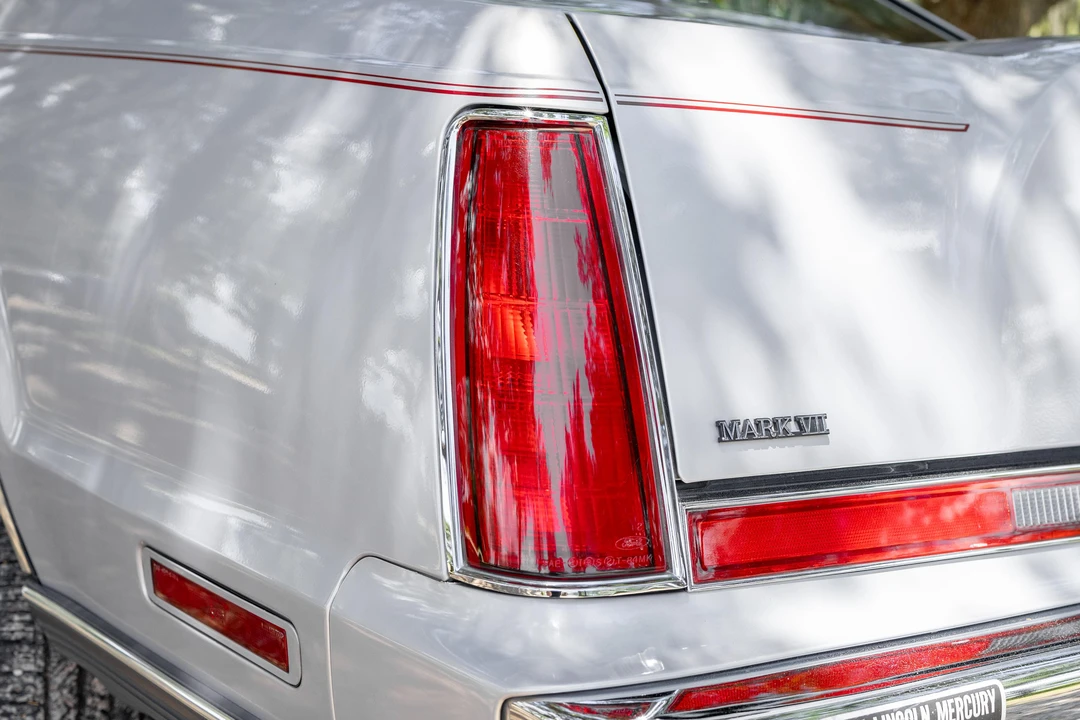 1990 Lincoln Continental Mark VII - Image 31 of 31
