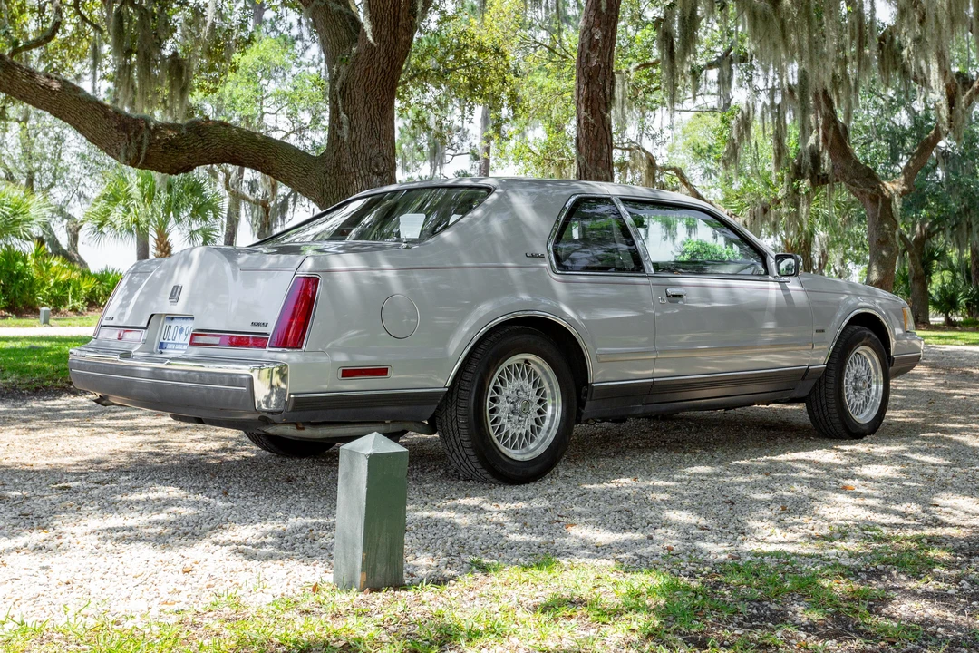 1990 Lincoln Continental Mark VII - Image 13 of 31