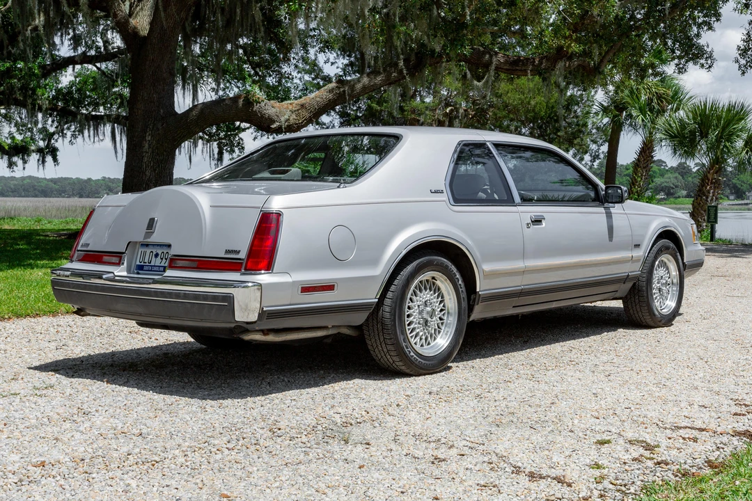 1990 Lincoln Continental Mark VII - Image 12 of 31