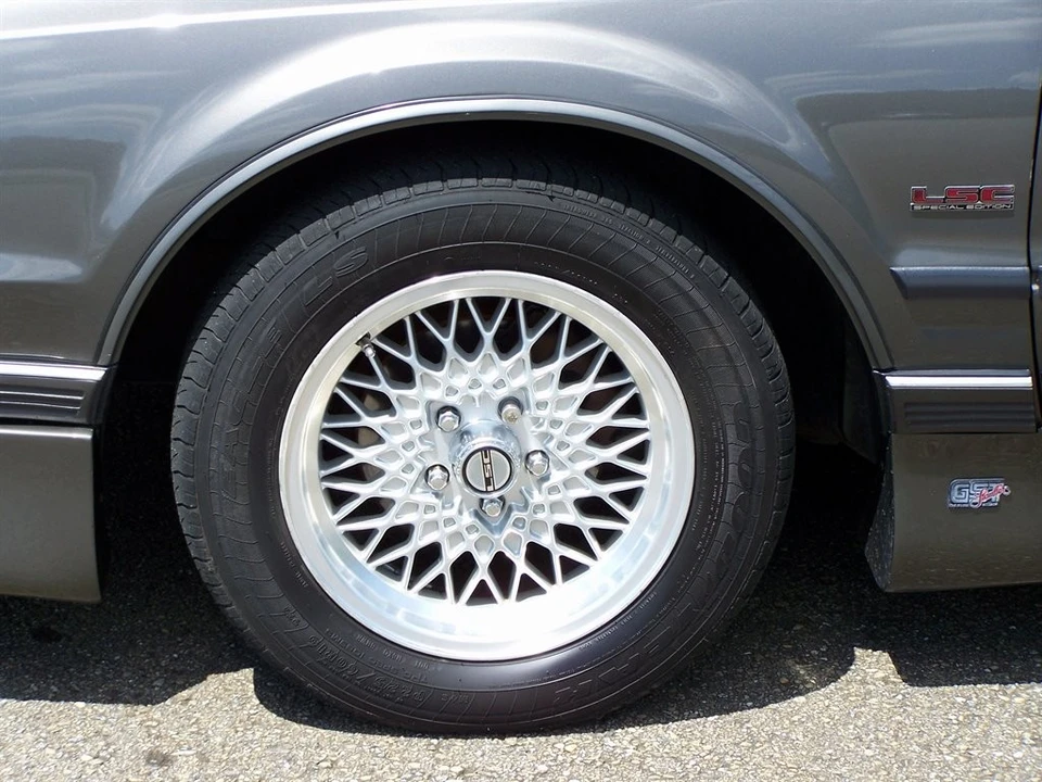 1990 Lincoln Continental Mark VII - Image 10 of 31