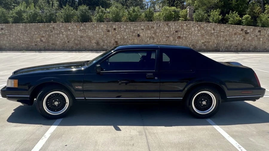 1990 Lincoln Continental Mark VII - Image 2 of 31