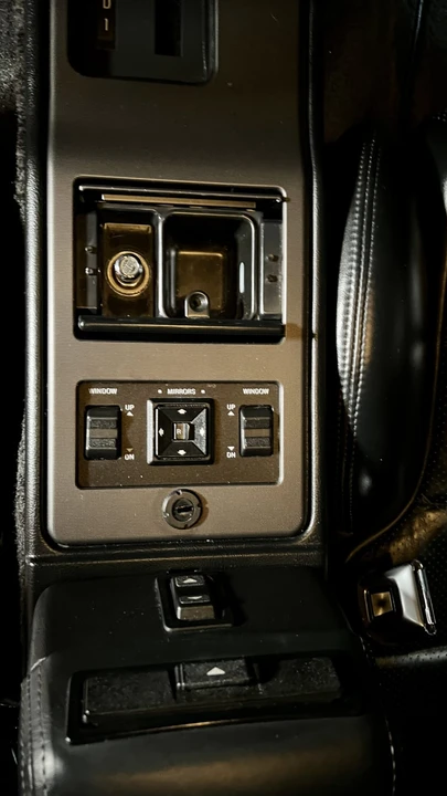1990 Lincoln Continental Mark VII - Image 30 of 31