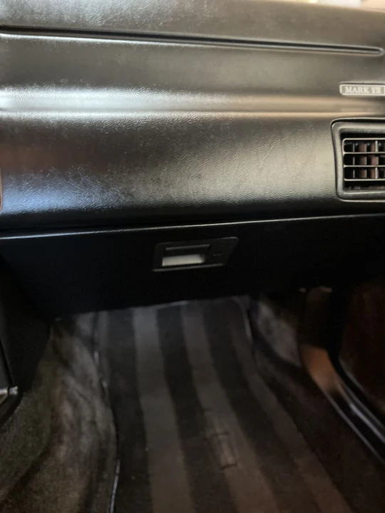 1990 Lincoln Continental Mark VII - Image 21 of 31