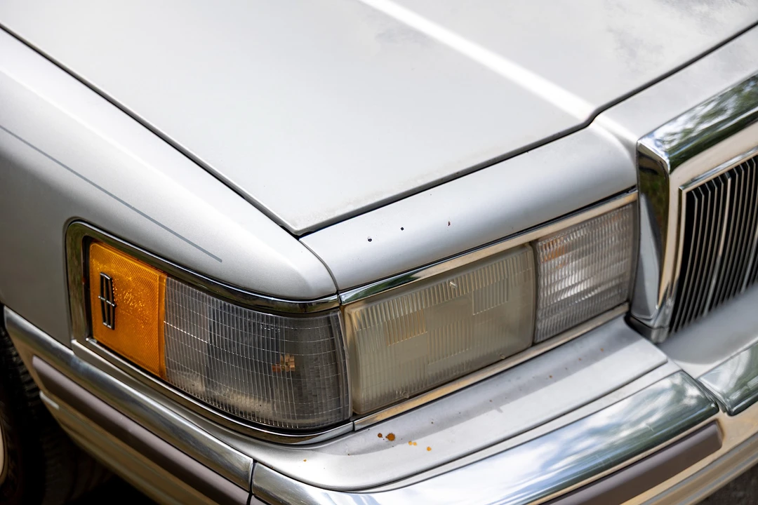 1990 Lincoln Town Car - Image 23 of 31