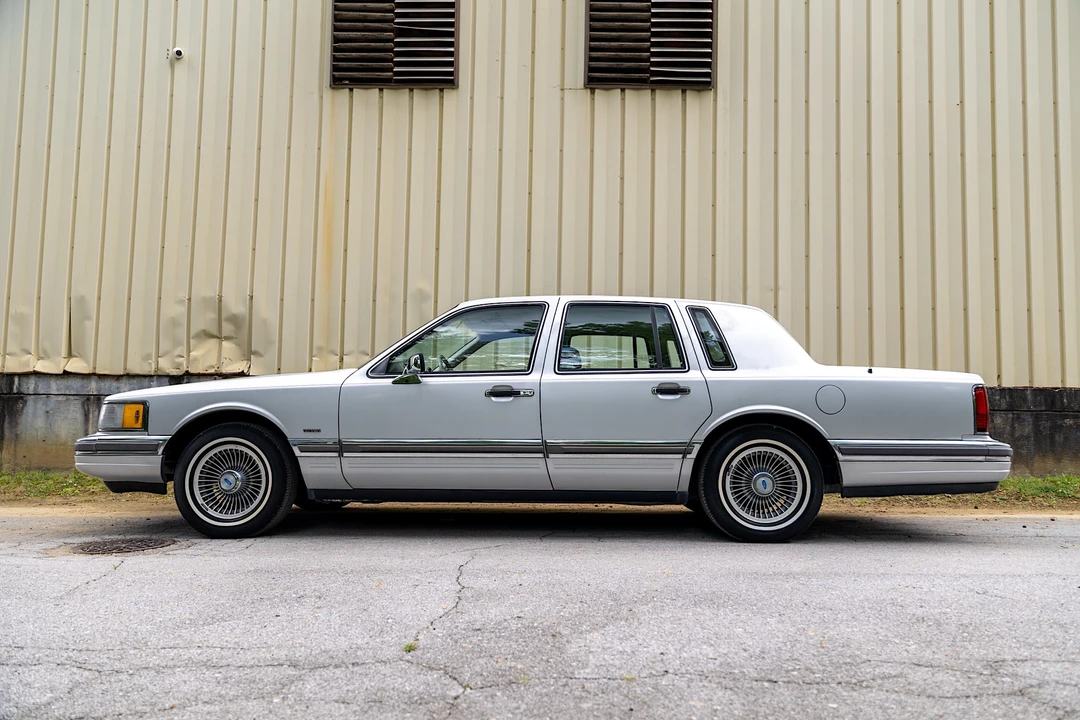 1990 Lincoln Town Car - Image 4 of 31