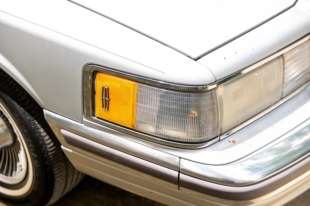 1990 Lincoln Town Car - Image 28 of 31