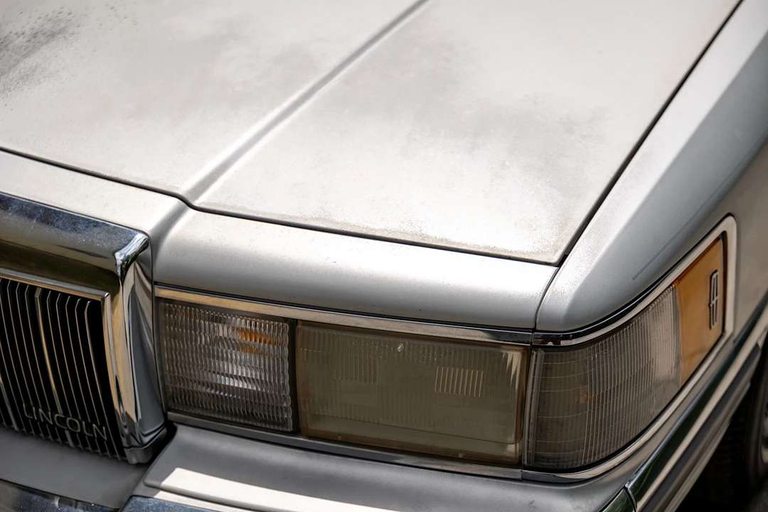 1990 Lincoln Town Car - Image 19 of 31