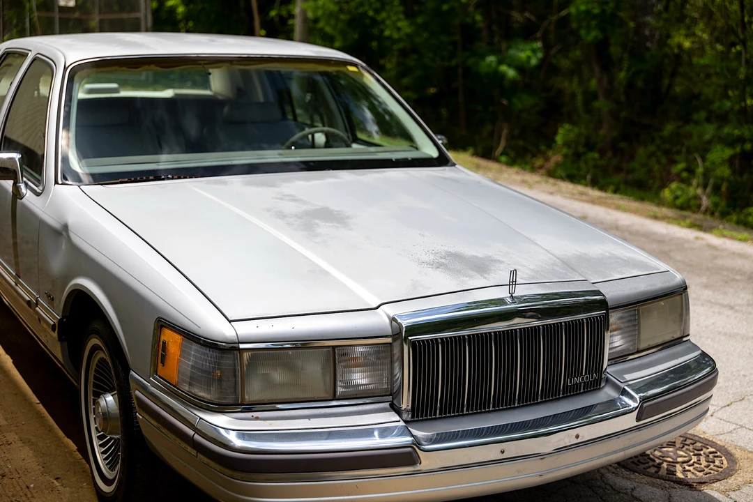 1990 Lincoln Town Car - Image 22 of 31