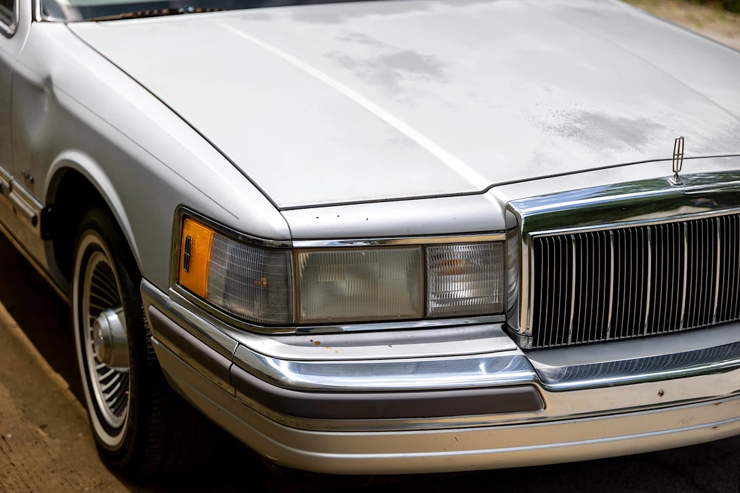 1990 Lincoln Town Car - Image 21 of 31