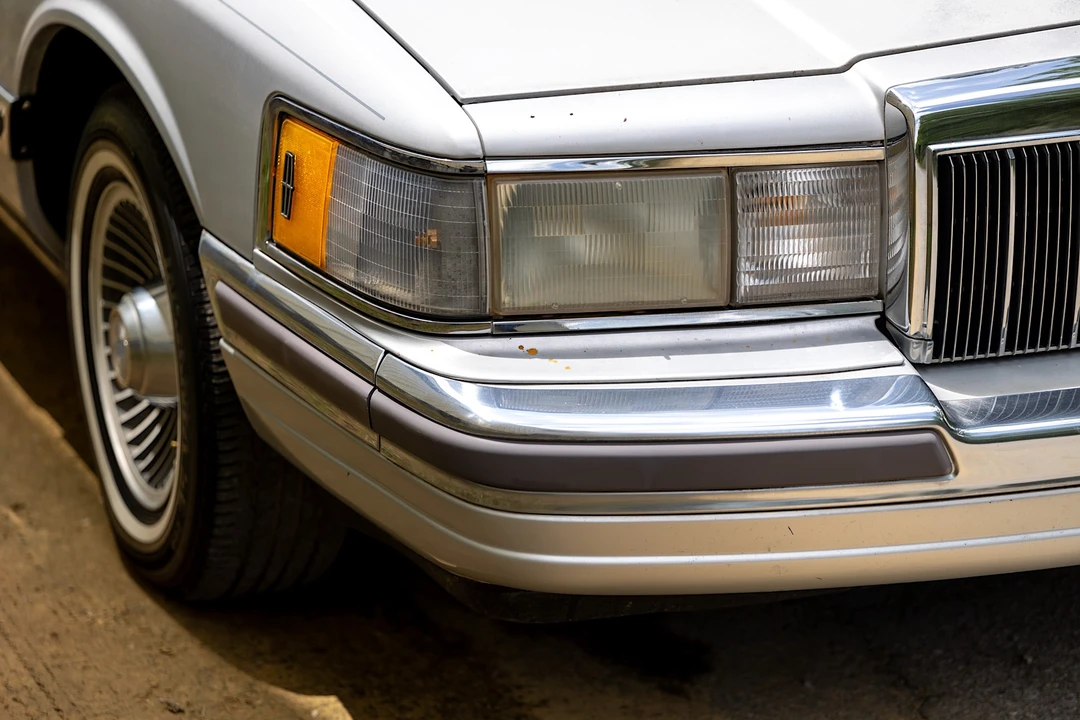 1990 Lincoln Town Car - Image 20 of 31