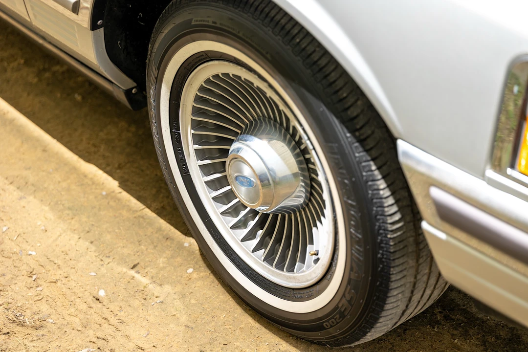 1990 Lincoln Town Car - Image 27 of 31