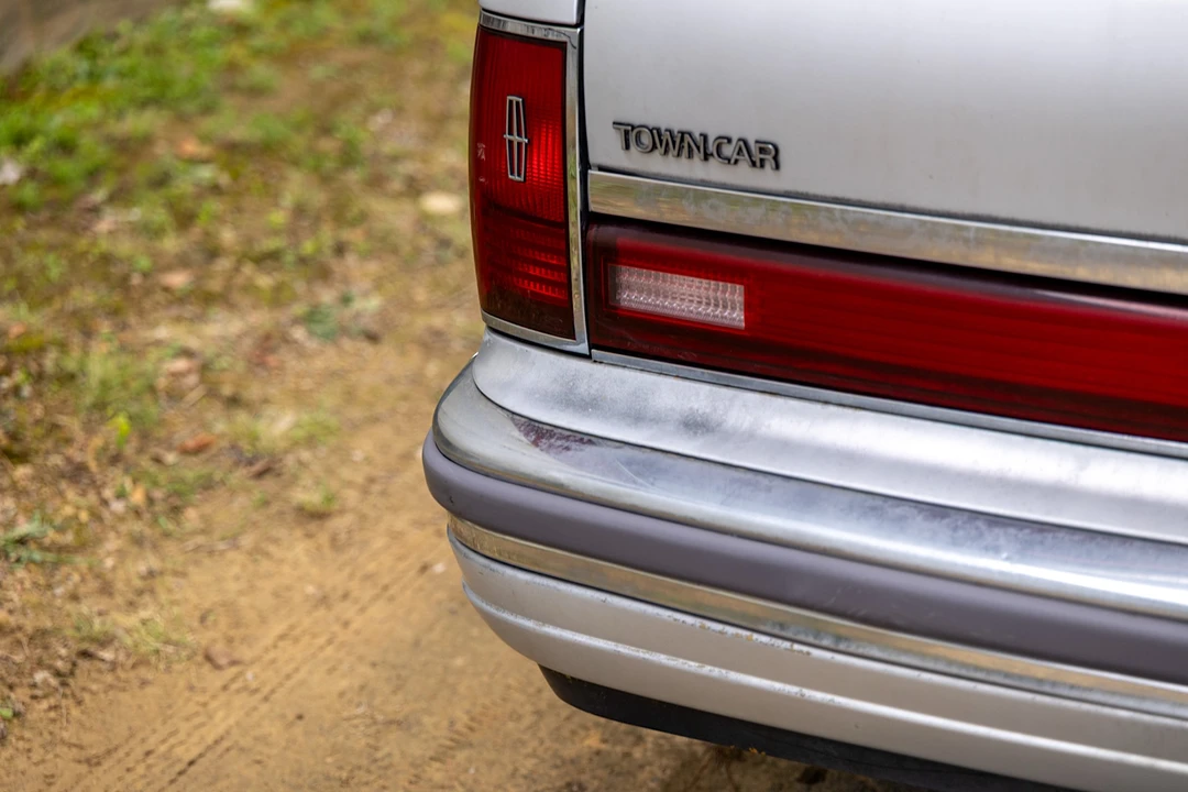 1990 Lincoln Town Car - Image 16 of 31