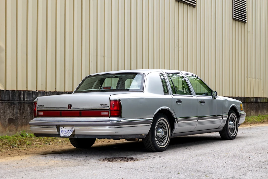 1990 Lincoln Town Car - Image 7 of 31