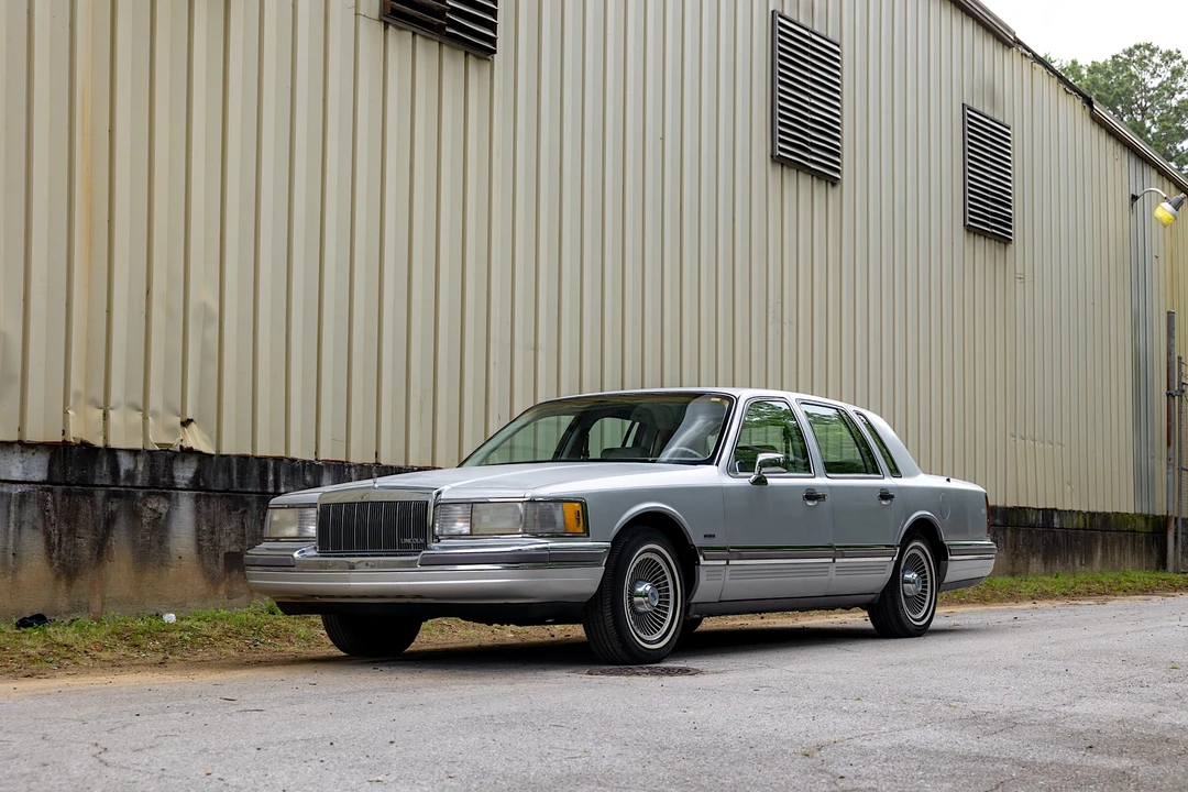 1990 Lincoln Town Car - Image 3 of 31