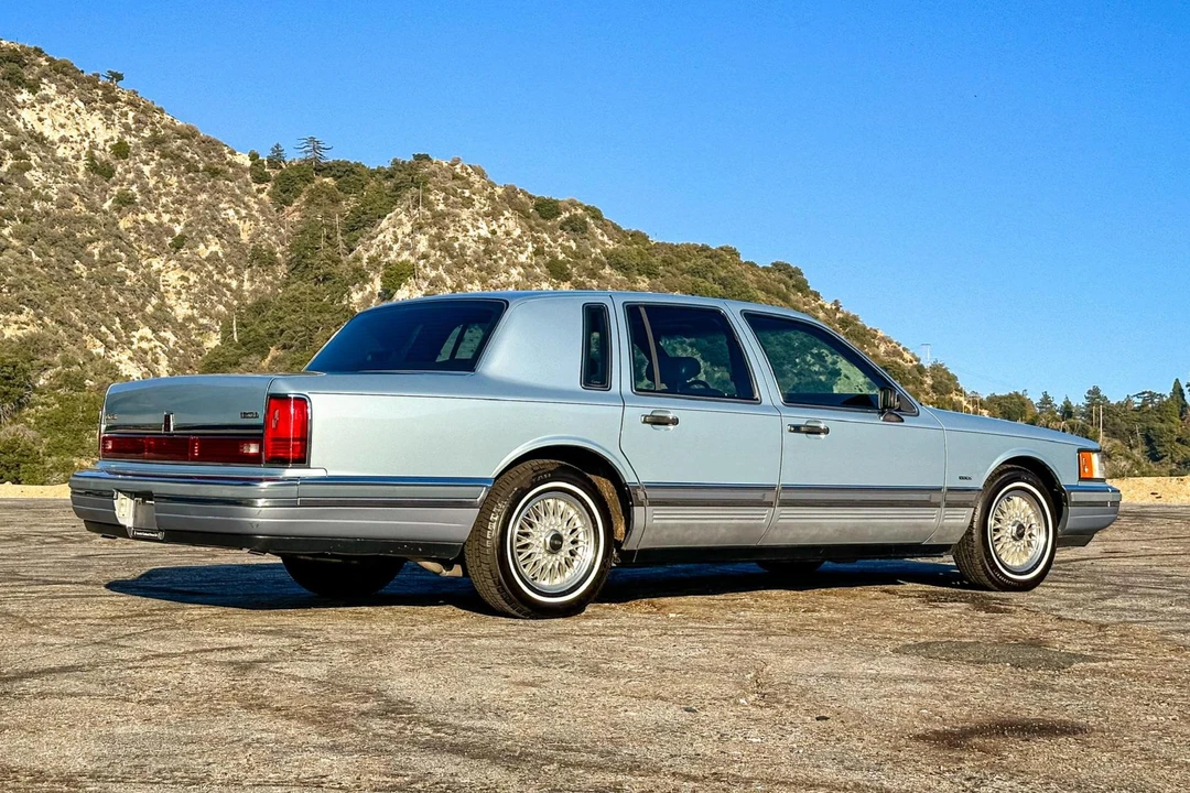 1990 Lincoln Town Car - Image 4 of 31