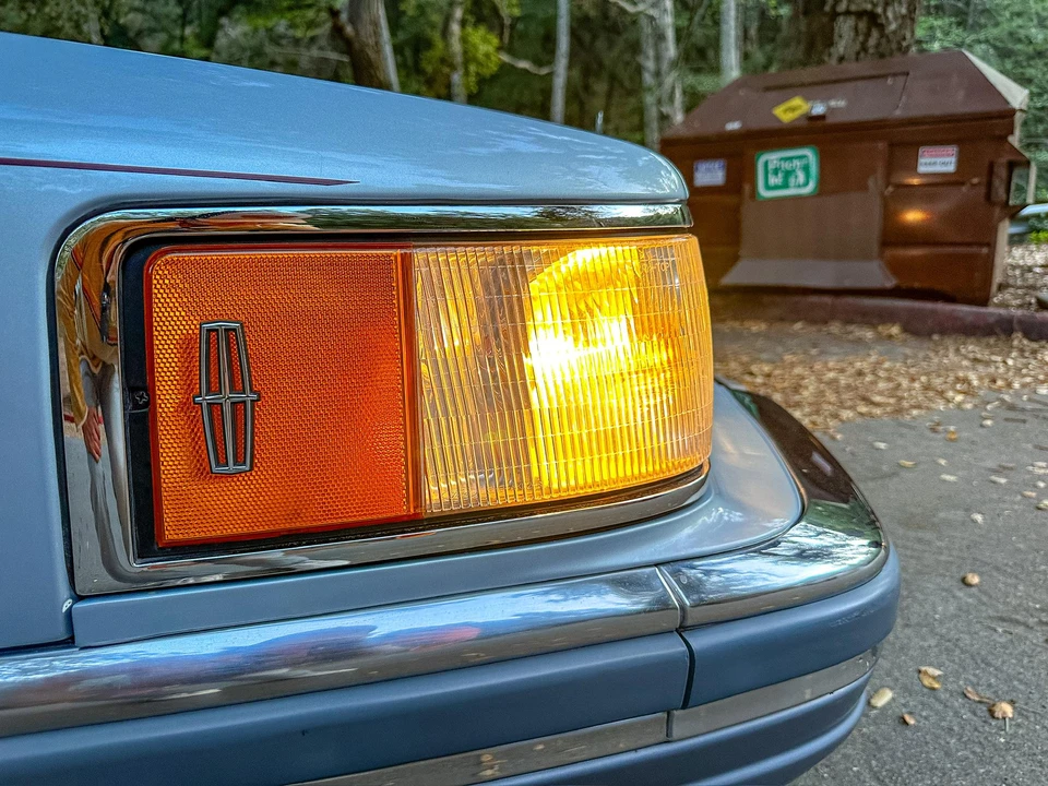 1990 Lincoln Town Car - Image 13 of 31
