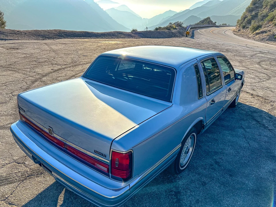 1990 Lincoln Town Car - Image 12 of 31