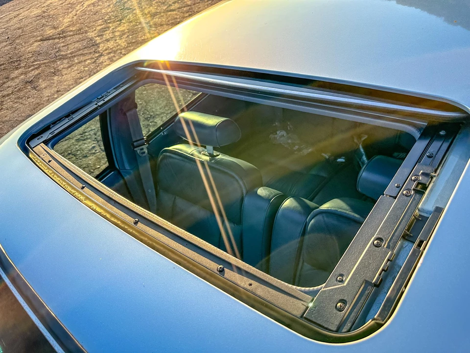 1990 Lincoln Town Car - Image 20 of 31