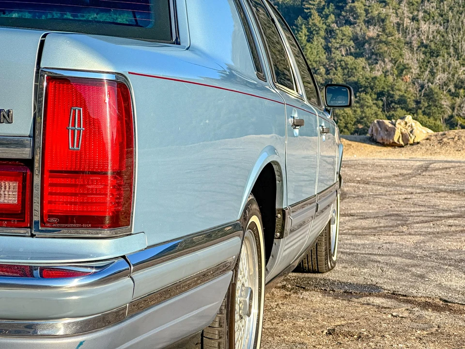 1990 Lincoln Town Car - Image 25 of 31