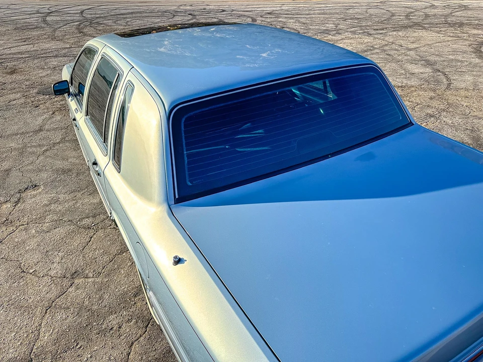 1990 Lincoln Town Car - Image 23 of 31