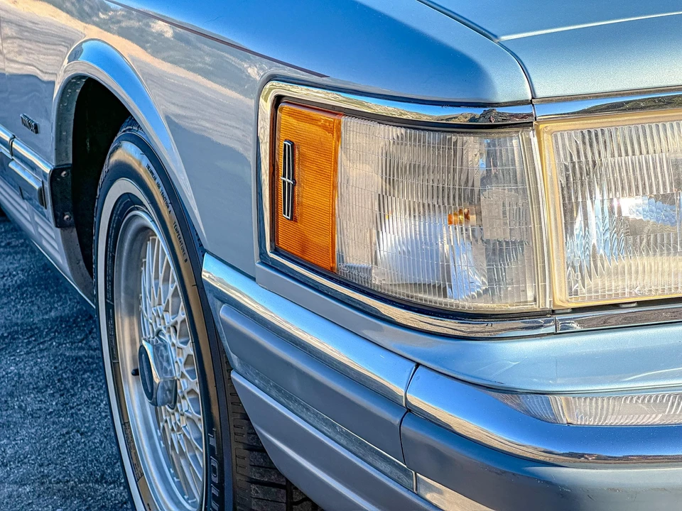 1990 Lincoln Town Car - Image 14 of 31