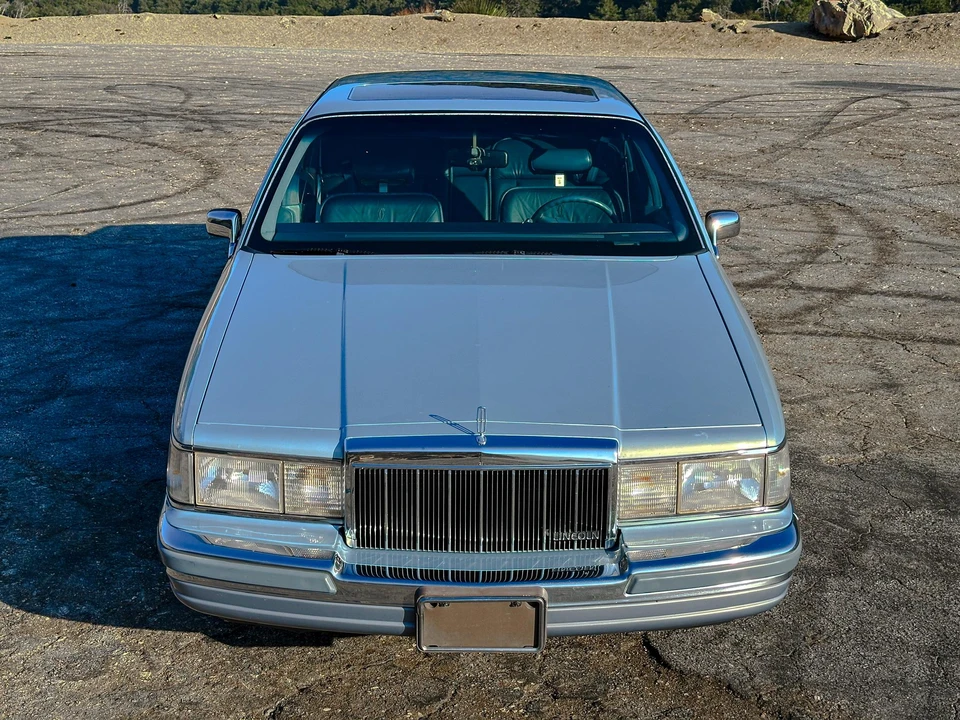 1990 Lincoln Town Car - Image 7 of 31