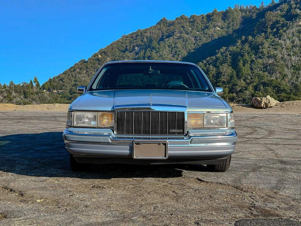 1990 Lincoln Town Car - Image 6 of 31