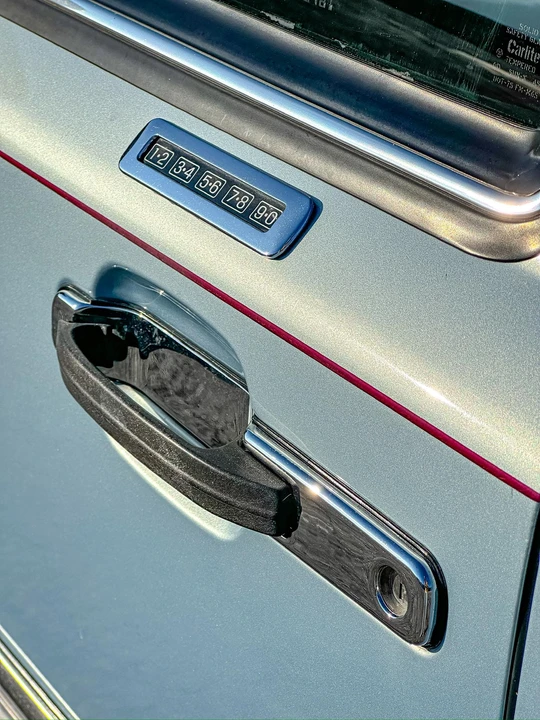 1990 Lincoln Town Car - Image 21 of 31