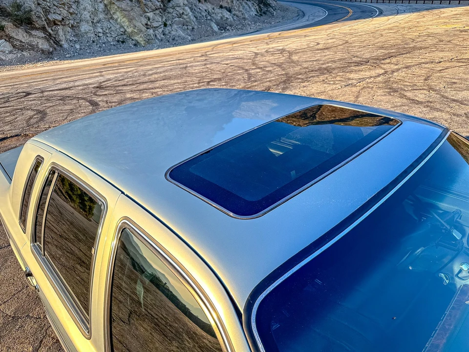 1990 Lincoln Town Car - Image 27 of 31