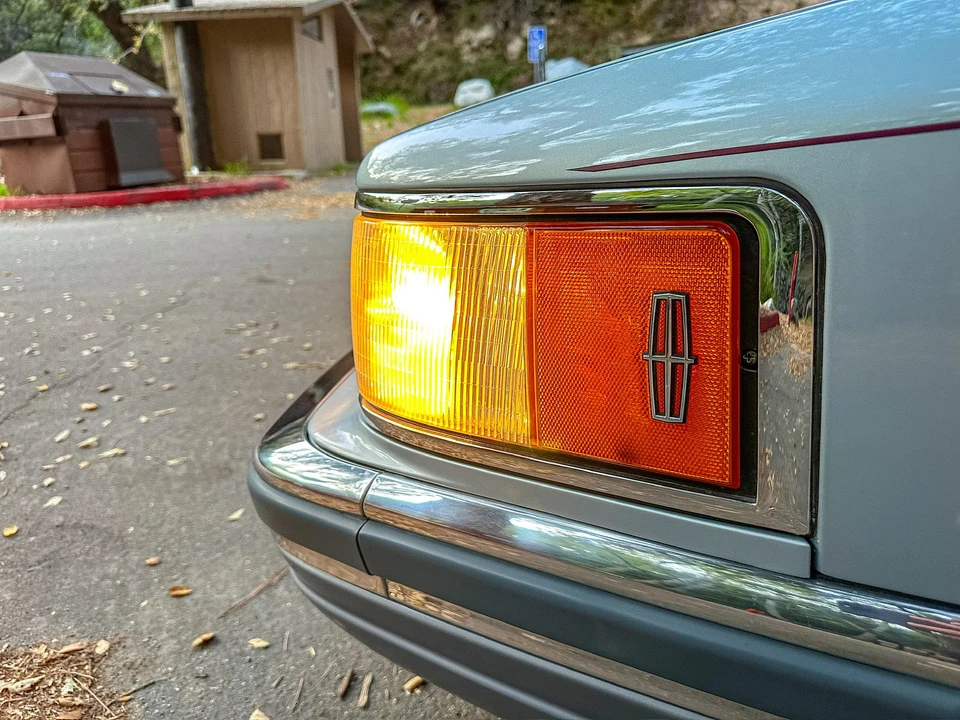 1990 Lincoln Town Car - Image 18 of 31