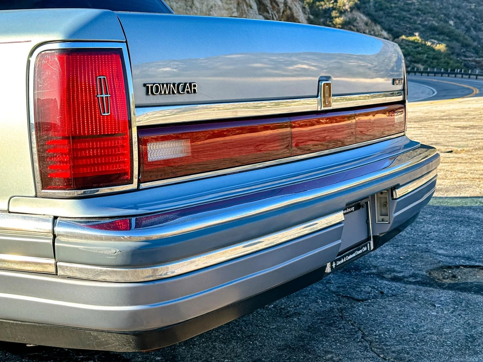 1990 Lincoln Town Car - Image 24 of 31