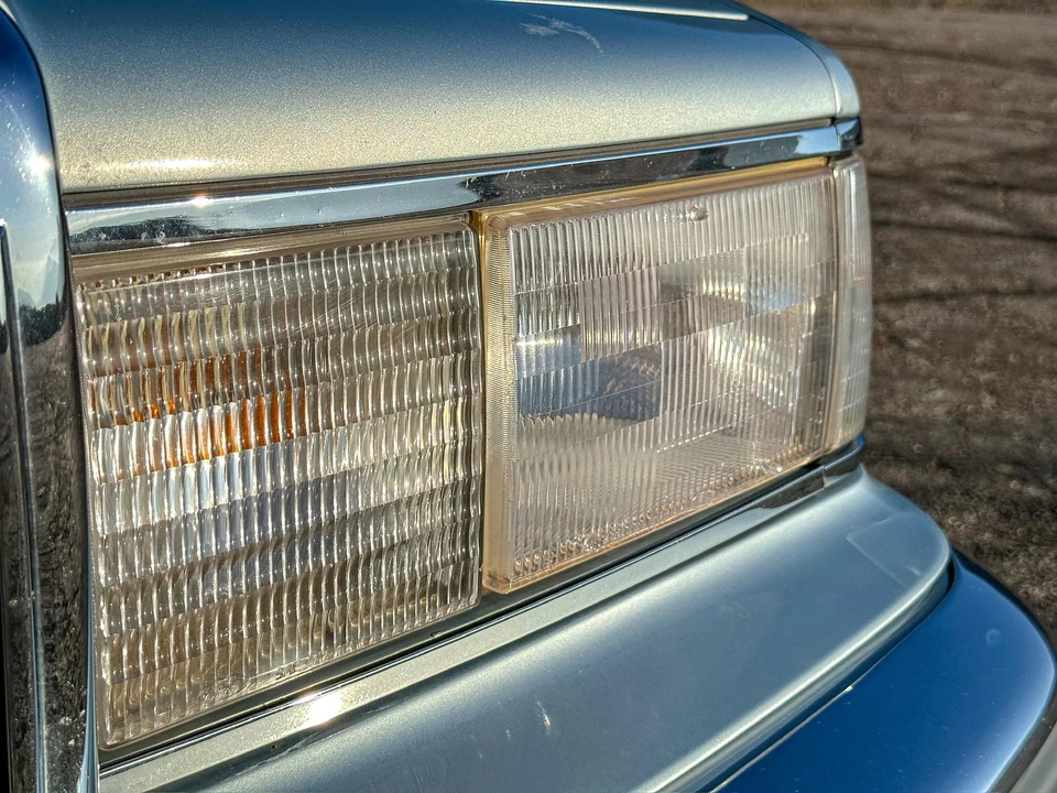 1990 Lincoln Town Car - Image 15 of 31