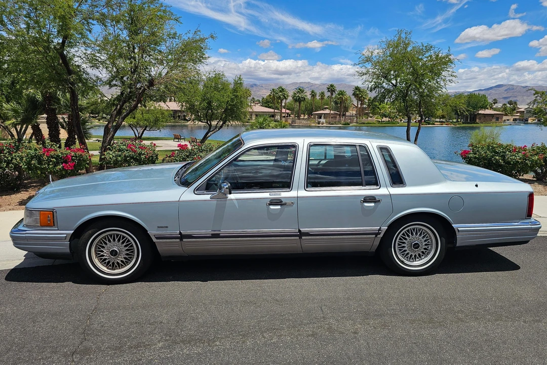 1990 Lincoln Town Car - Image 3 of 31
