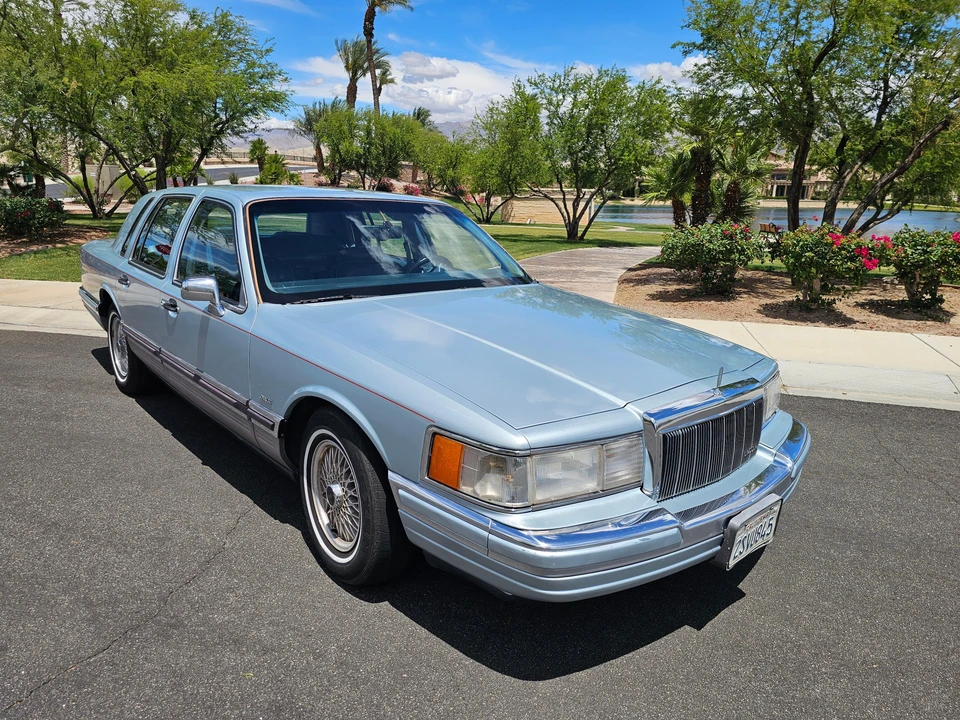 1990 Lincoln Town Car - Image 18 of 31
