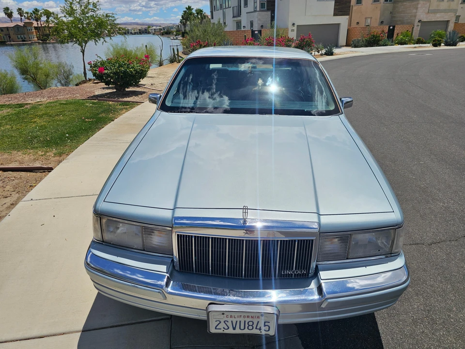 1990 Lincoln Town Car - Image 8 of 31