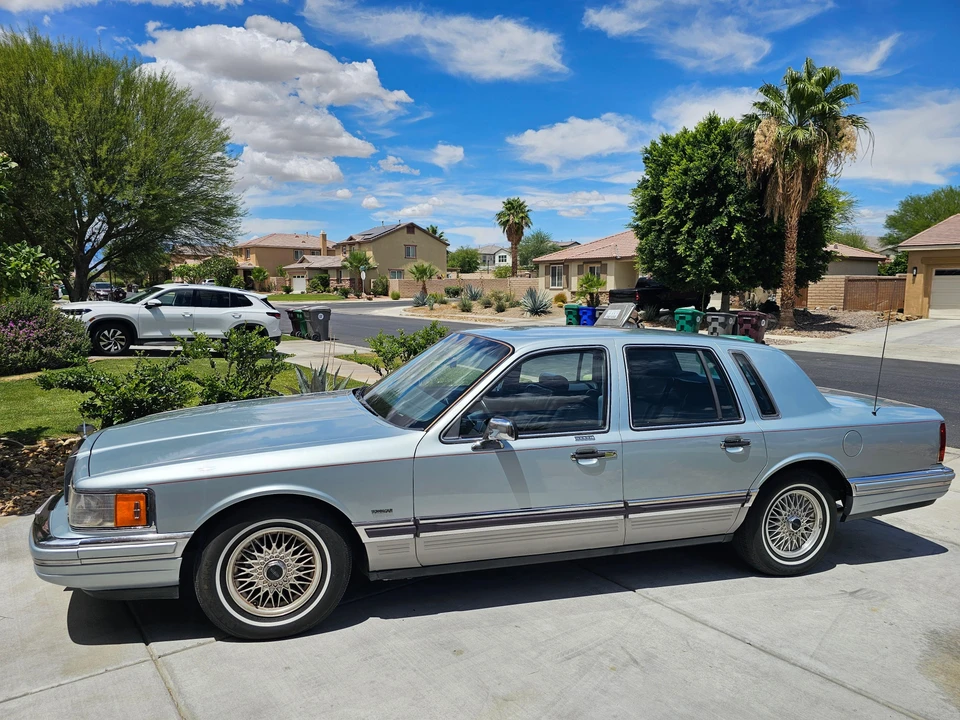 1990 Lincoln Town Car - Image 12 of 31