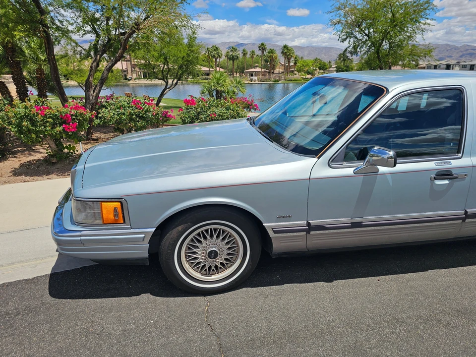 1990 Lincoln Town Car - Image 23 of 31