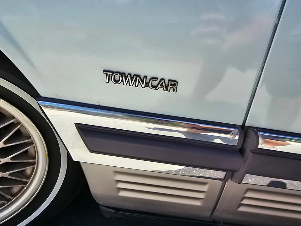 1990 Lincoln Town Car - Image 25 of 31
