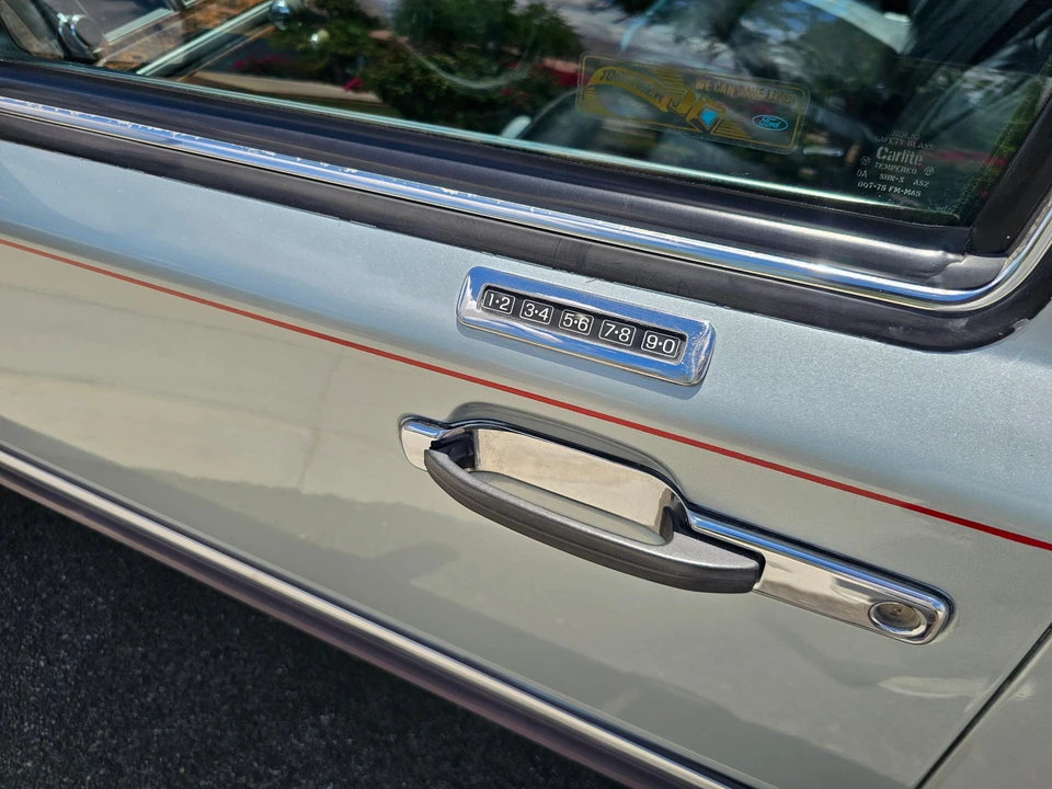 1990 Lincoln Town Car - Image 30 of 31