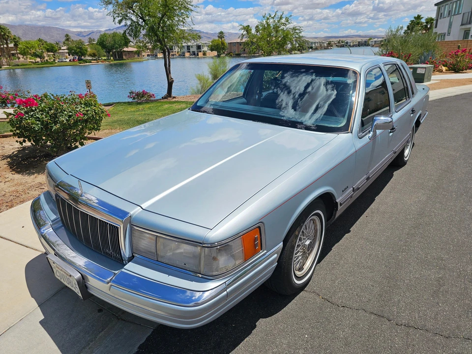 1990 Lincoln Town Car - Image 9 of 31