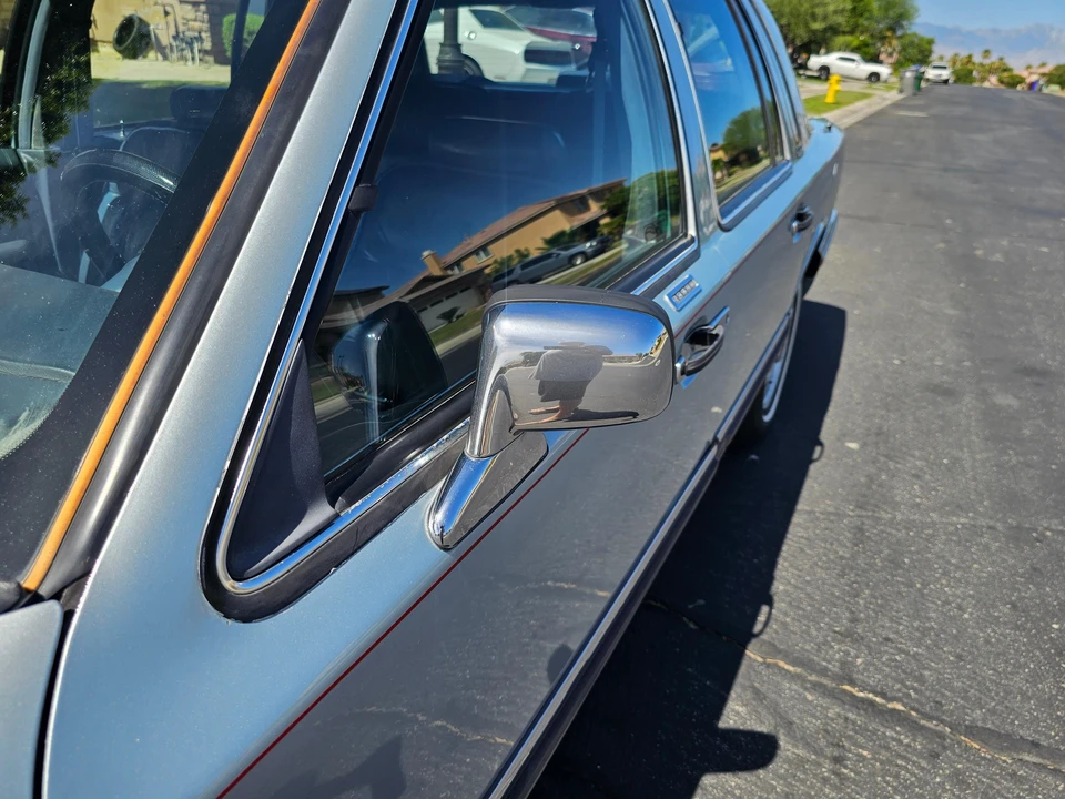 1990 Lincoln Town Car - Image 22 of 31